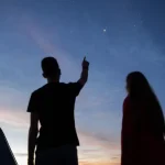 Polícia faz ofensiva contra rede de chantagem que induz jovens ao suicídio em 4 estados e DF